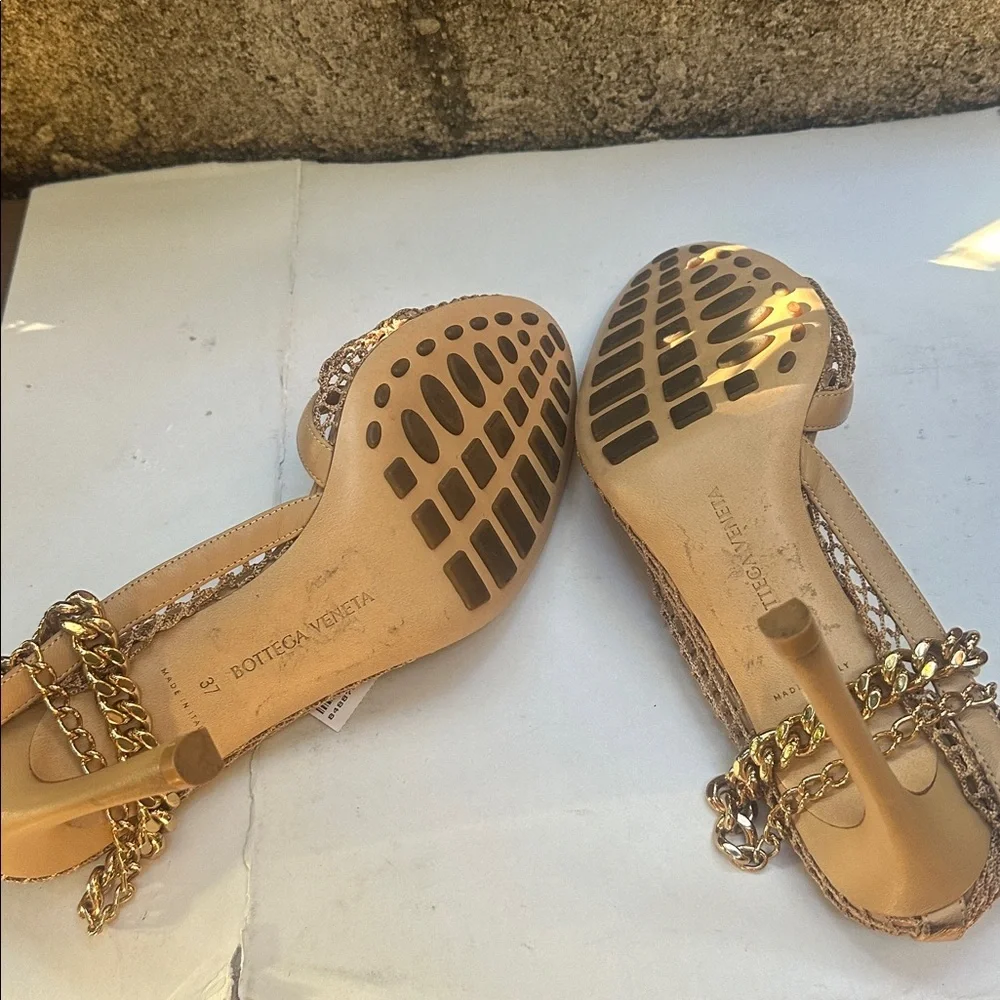 Bottega Veneta Mesh Chain Details Pumps - Picture 9 of 10